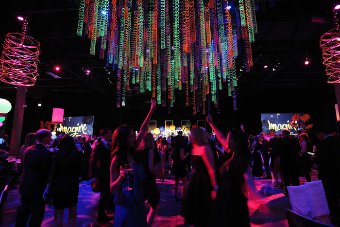 策劃企業年會的意義及會場布置技巧