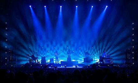 年會舞臺燈光該怎么布置？