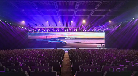 ＂史上最舒適發布會”：500張大沙發